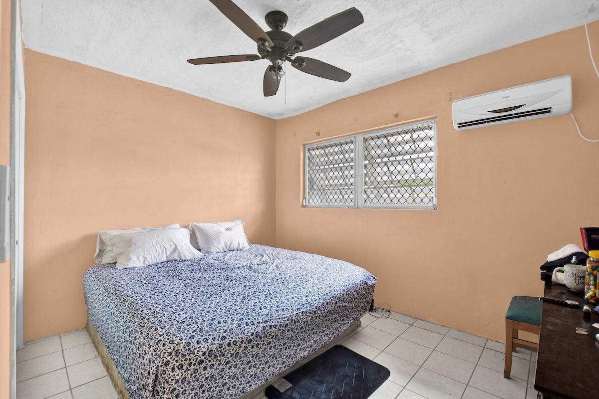 9. Multi-Family Homes for Sale at Carmichael Road, Nassau and Paradise Island Bahamas