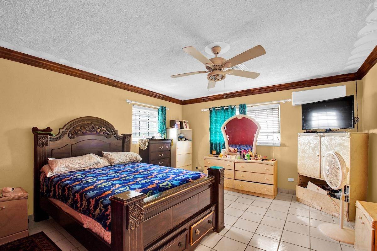 13. Multi-Family Homes for Sale at Carmichael Road, Nassau and Paradise Island Bahamas