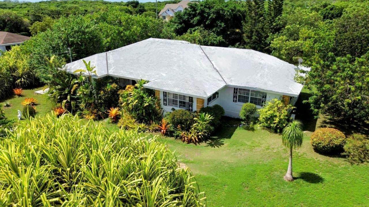 20. Single Family Homes for Sale at Tarpum Bay, Eleuthera Bahamas