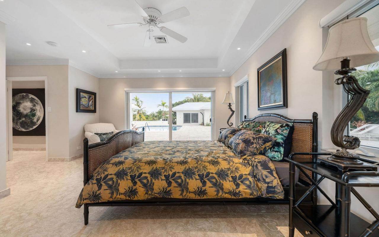 21. Single Family Homes for Rent at West Bay Street, Nassau and Paradise Island Bahamas