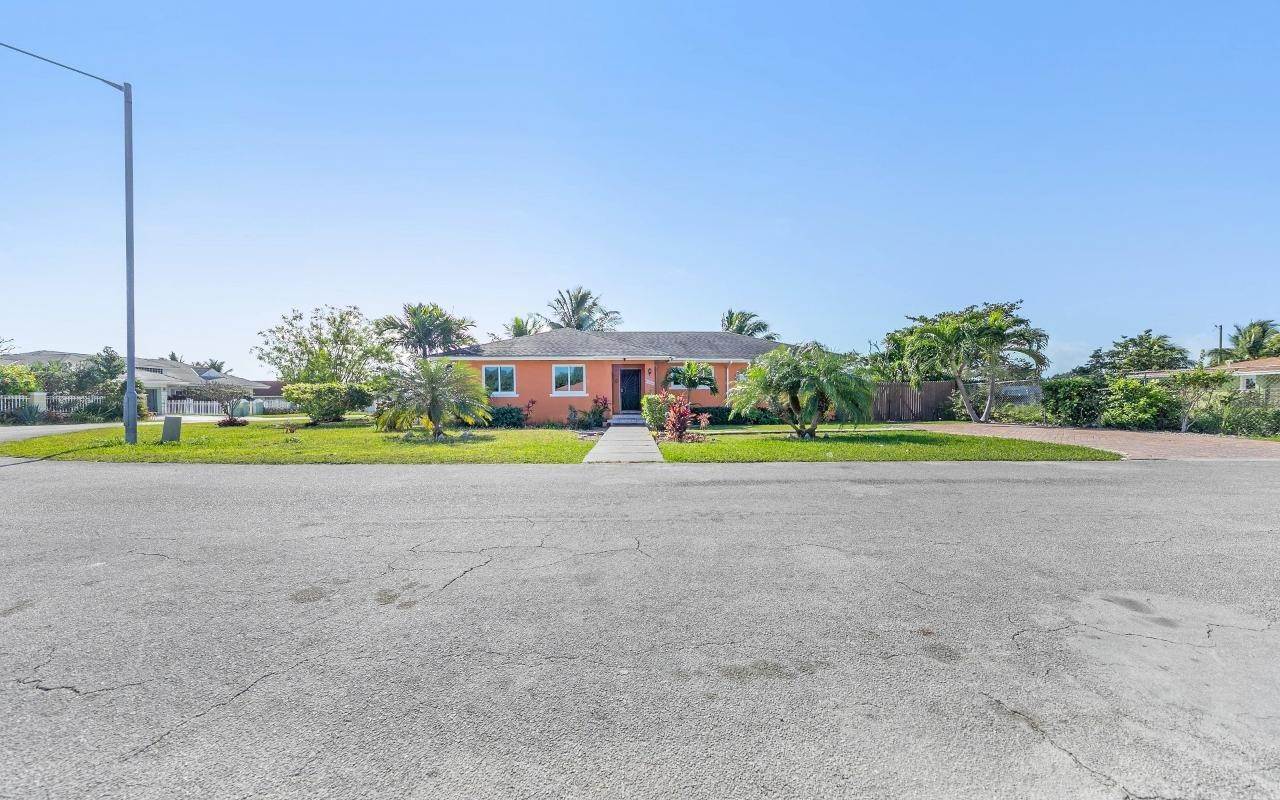 22. Single Family Homes for Rent at Prince Charles Drive, Nassau and Paradise Island Bahamas